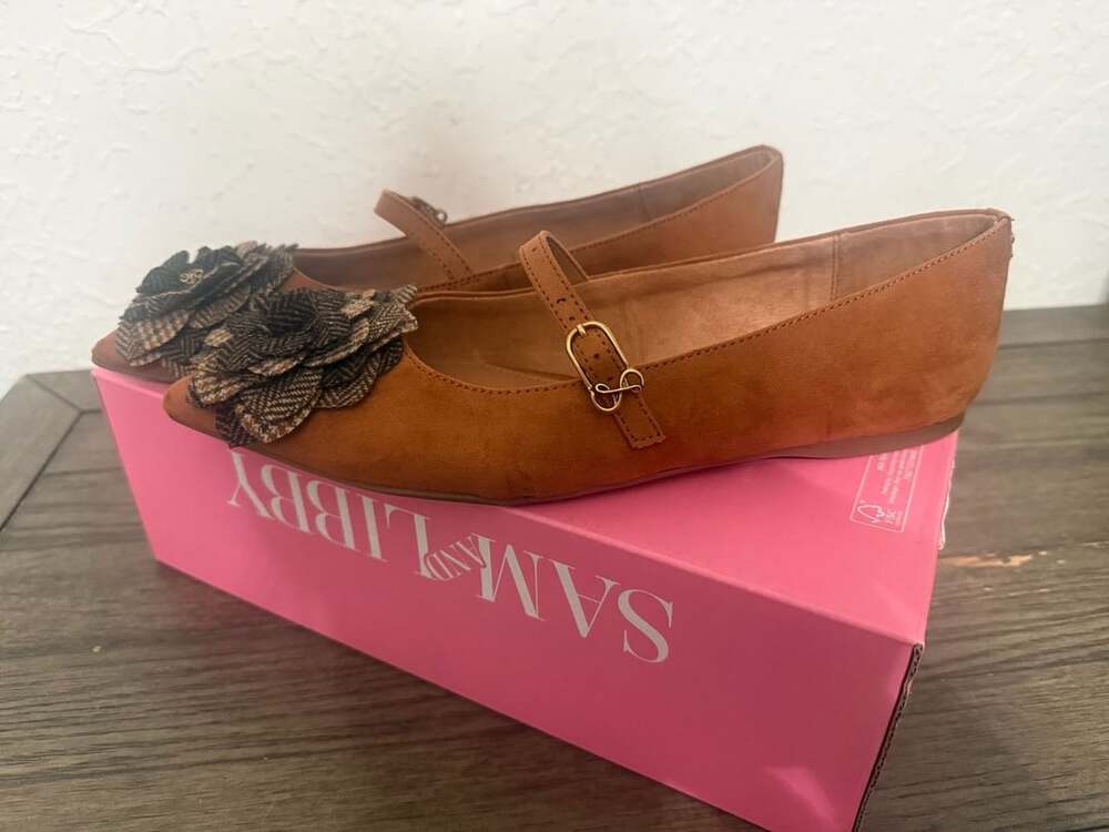 Sam & Libby Maya Chestnut Suede Mary Jane Flat Shoes with Floral Applique Size 8